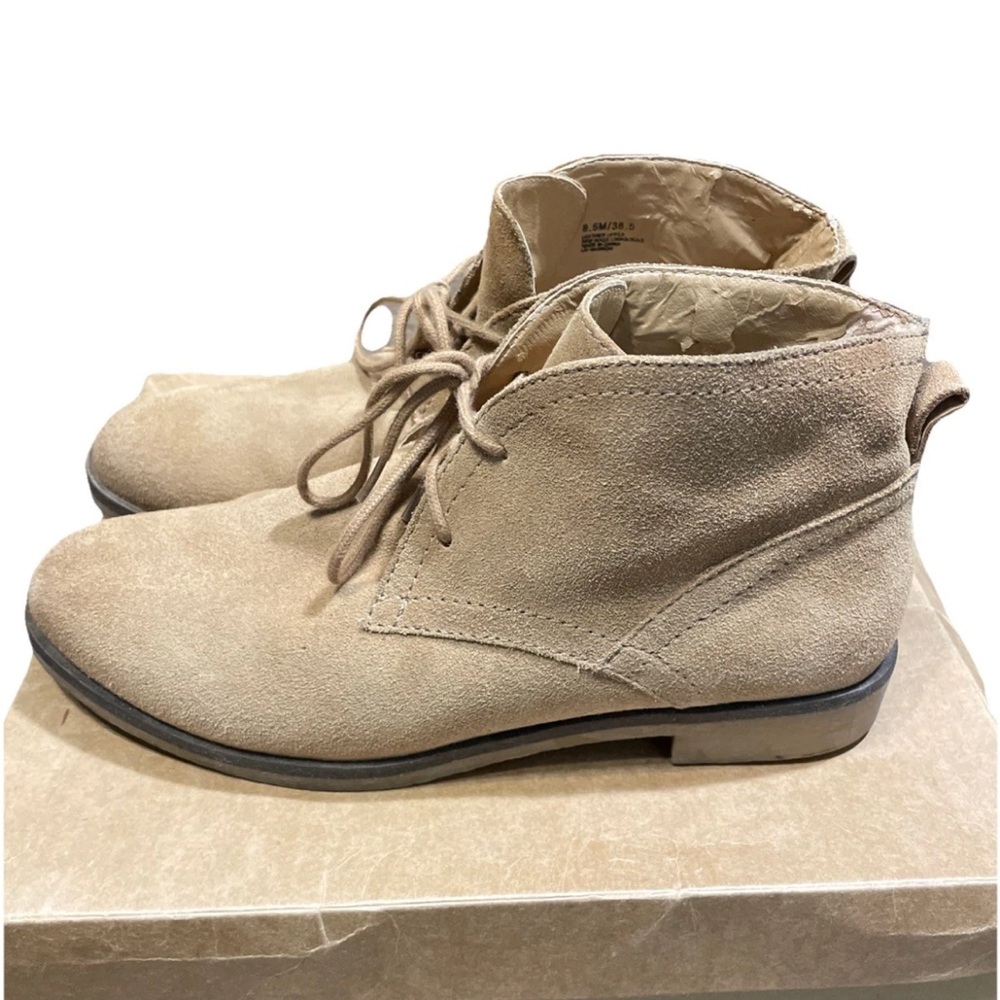 Lucky Brand GARBOH Women's 8.5M Beige Suede Leather LaceUp Chukkas Ankle Boots